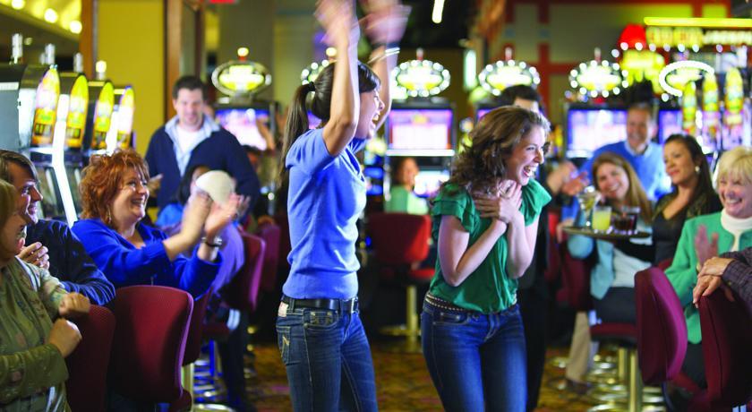 Saratoga Casino Hotel Саратога Спрингс Екстериор снимка