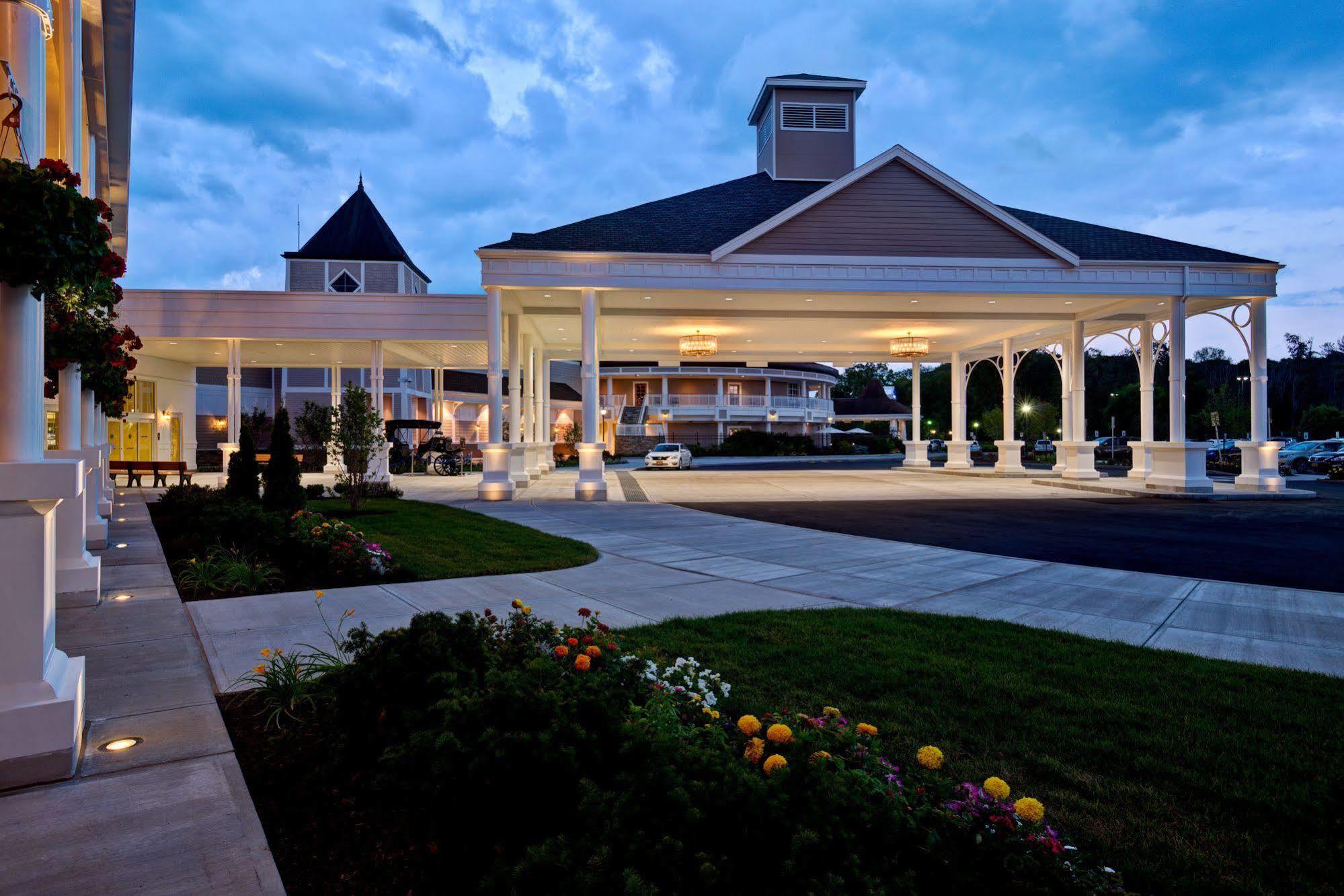 Saratoga Casino Hotel Саратога Спрингс Екстериор снимка